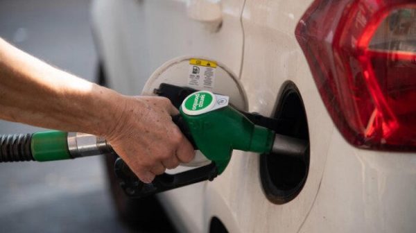 La gasolinera falla, gasolina gratis para todos en San Leone: los automovilistas ahora se arriesgan a presentar una queja