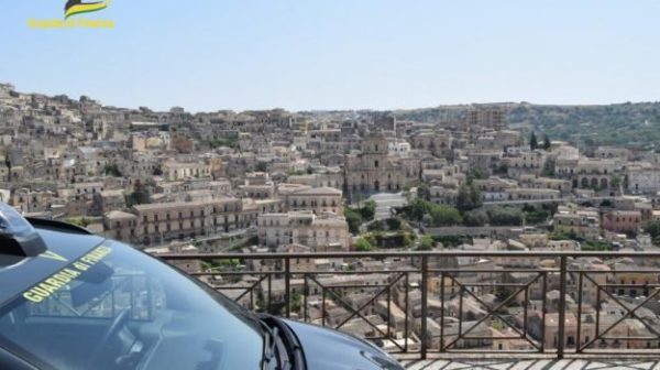 Desempleados en Modica y gerente en Malta: denuncia y embargo de bienes