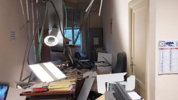 El video del colapso en la Corte de Catania: la causa más probable de las infiltraciones