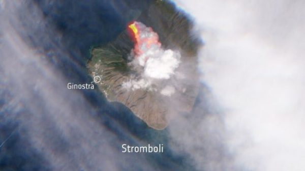La erupción de Stromboli vista desde el espacio: una foto satelital muestra la lava