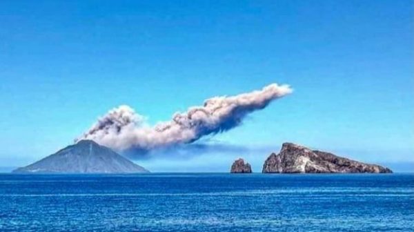 Stromboli, la coulée de lave s'est arrêtée : il n'y a plus d'effondrements le long de la Sciara del fuoco