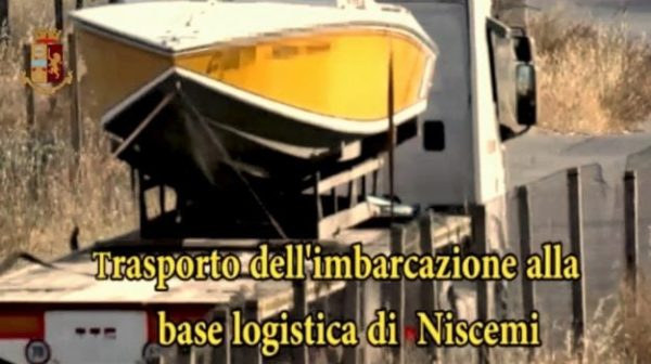 Passeurs de Sicile, basés à Niscemi dans la ferme avec aérodrome : le propriétaire en prison