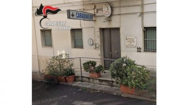 Aci Catena, amenaza a su madre de 89 años para sacar dinero para drogas y alcohol: detenido