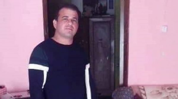 Tué à Naro avec une houe pour un miroir brisé, condamné à 30 père et fils