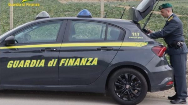 Guardia di Finanza Caltanissetta Gela 625x350 - Favara, 40.000 juguetes peligrosos incautados: propietario multado
