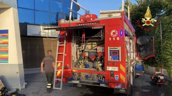 Incendio Messina Vigili del fuoco 1 625x350 - Incendio en una residencia de ancianos en Termini Imerese, 14 ancianos evacuados