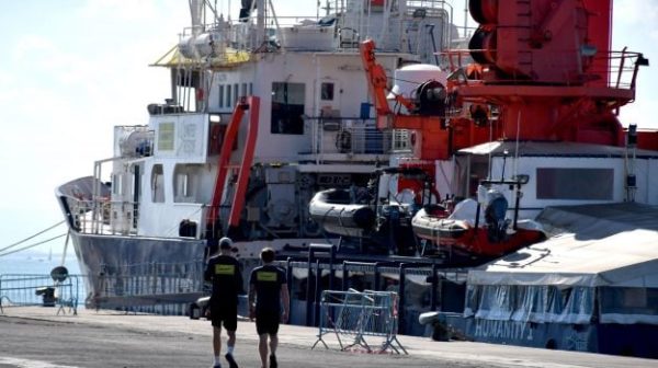 Humanity 1 quitte le port de Catane, Geo Barents appareillera dans les prochaines heures