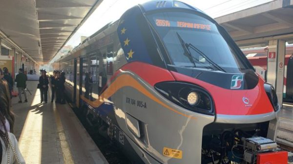 Treno Pop 625x350 - Falla en un paso a nivel, interrupción en la línea Palermo-Punta Raisi