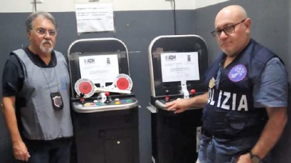 Licata, une salle de jeux abusive découverte dans un bar : enlèvement et amende