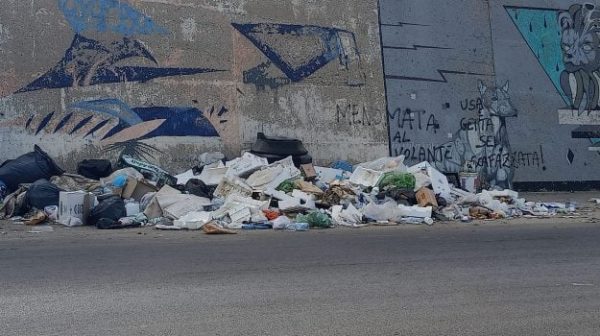 Residuos abandonados en la calle en Licata, desencadena una oleada de multas