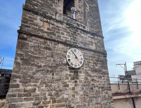 torre 457x350 - Après 50 ans, la tour de l'horloge de Sant'Antonio Abate à Palerme est de nouveau opérationnelle