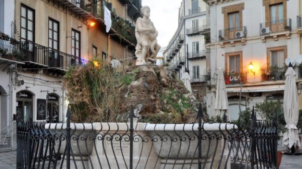 Movida à Palerme, trois clubs fermés : l'un a défiguré la statue du Génie sur la Piazza Revolution