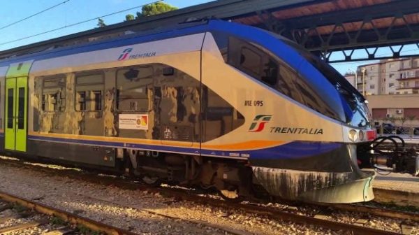 L'attaque du comité des navetteurs : « Les Bleus se célèbrent mais les trains continuent d'être supprimés »