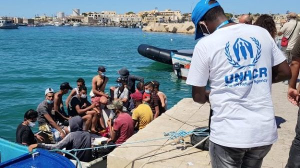 Lampedusa 1 625x350 - Casi 200 migrantes en Lampedusa en 5 barcos, otros 700 rescatados en alta mar