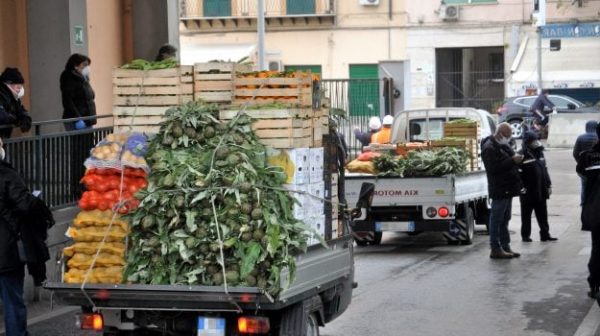 Mercato 625x350 - Palerme, guerre aux squatters: la coopérative des opérateurs du marché des fruits et légumes est née