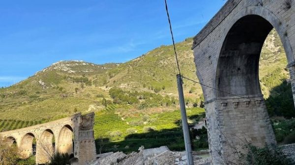 Deux arches du pont sur l'effondrement de Sosio : Burgio et Chiusa en alerte, la vérification de la Région commence