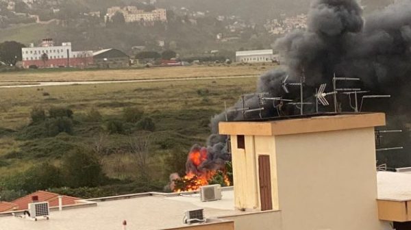 appartamento fuoco 625x350 - Incendie à Palerme, appartement en feu dans le quartier de la Via Pitrè : peur et gêne pour la circulation