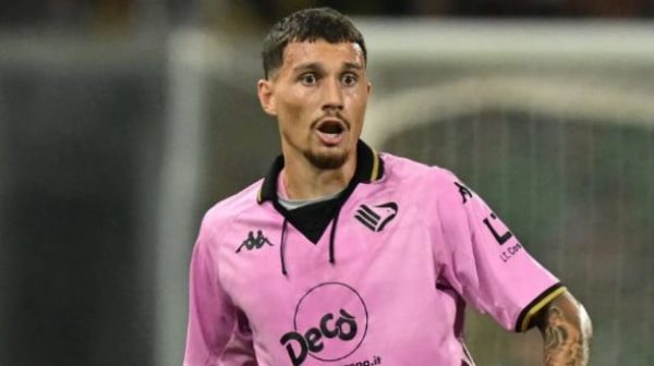 Benevento-Palermo 0-0, el directo. Centro fuerte de Valente, Paleari rechaza con los puños