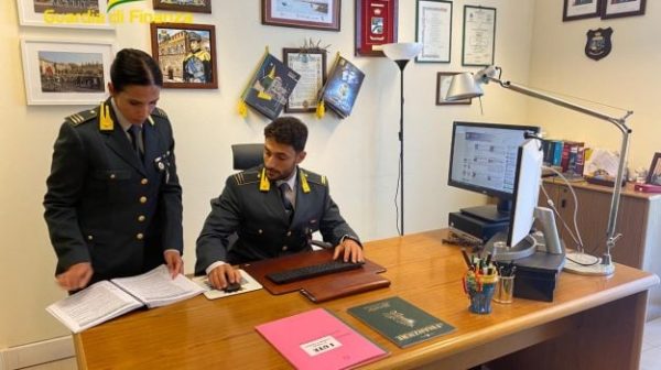 Le directeur de l'inspection du travail de Syracuse a été arrêté, le juge d'instruction l'accuse de corruption et d'extorsion