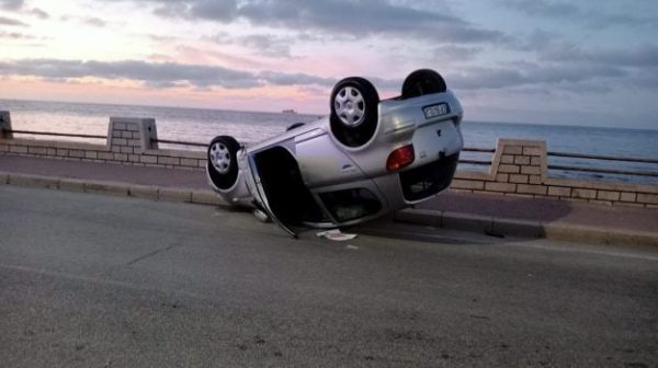 incidente trapani 625x350 - Trapani, coche vuelca en el paseo marítimo: tres personas terminan en el hospital