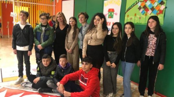Monopoly Palermo dans les écoles: les élèves de Pertini découvrent la ville en jouant au tableau