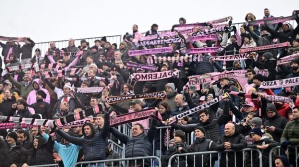 Aficionado rosanero se va al Brescia pese a las vacaciones: «El Palermo es una familia»
