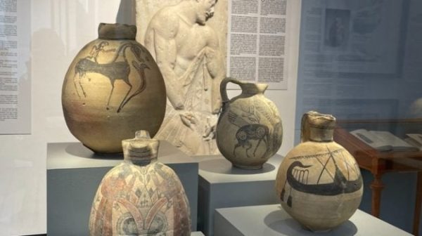 Quatre vases chypriotes du VIIe siècle av. J.-C. exposés aux Salinas de Palerme