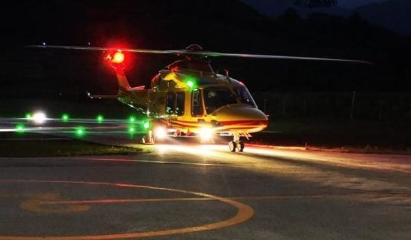 1672656963 lipari elisoccorso notturno 597x350 - Lipari, un enfant souffrant de difficultés respiratoires transféré dans une ambulance aérienne à Messine
