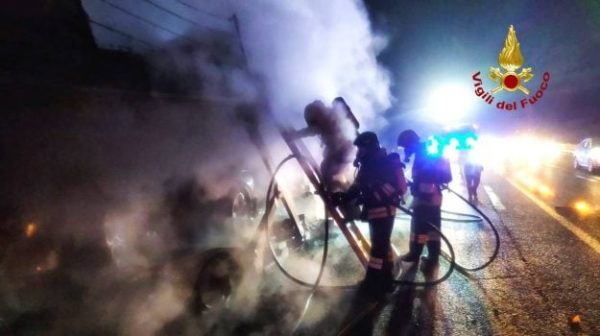 Vigili 625x350 - Incendios de Nochevieja: 31 intervenciones de los bomberos en Sicilia, 15 solo en Palermo