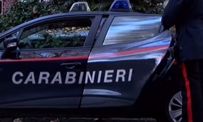 he-tries-to-throw-the-drugs-from-the-terrace-but-the-carabinieri-discover-him,-a-54-year-old-arrested