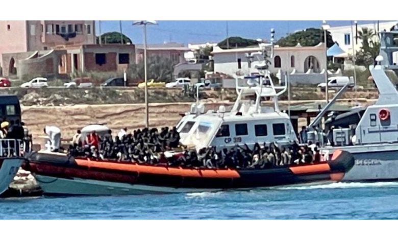 696 migrants arrive in Lampedusa, with 2,069 guests at the reception center.