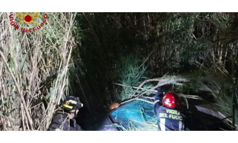 Car overturns during the night between Santa Croce and Scoglitti, two people injured