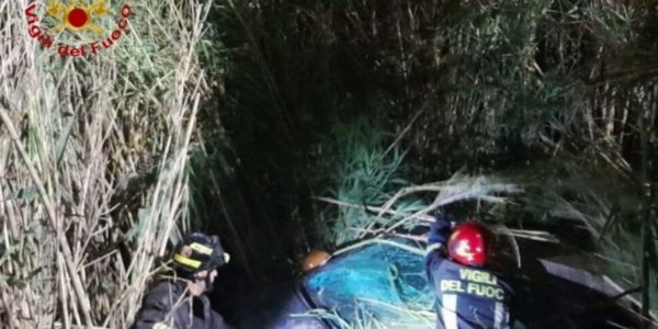 Car overturns during the night between Santa Croce and Scoglitti, two people injured