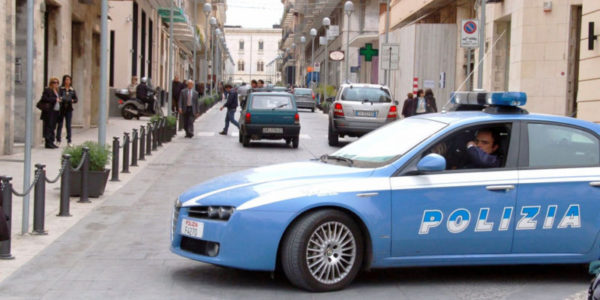 Cockroaches and spider webs in the kitchen lead to the closure of a restaurant in Siracusa