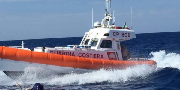 Coast Guard rescues boat with 21 migrants, transfers continue from Lampedusa