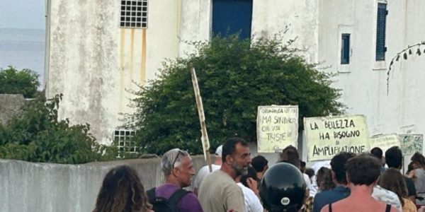 "No to the bad nightlife": Protest march by vacationers and residents in Stromboli
