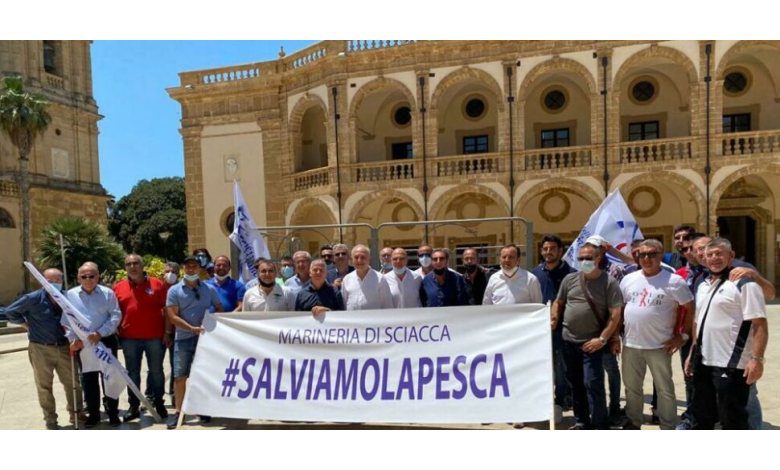The Sciacca fishing community protests against the EU's plan to restrict trawling fishing methods.