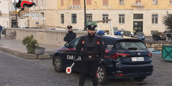 Nascondeva 3 chili di cocaina nello zaino, 25enne arrestato a Siracusa