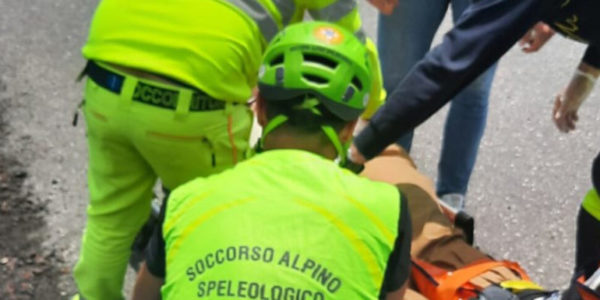 Scivola su Cratere Silvestri dell'Etna e si frattura un piede, soccorsa una turista americana