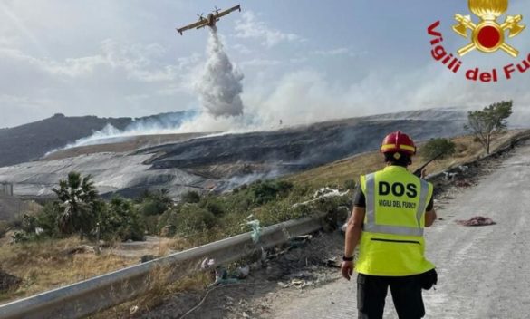 Incendi in provincia di Palermo, canadair sul bosco di Altofonte e a Bellolampo