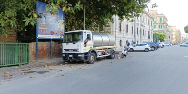 Idrocarburi nell'acqua a Messina, continuano i divieti: informativa in procura