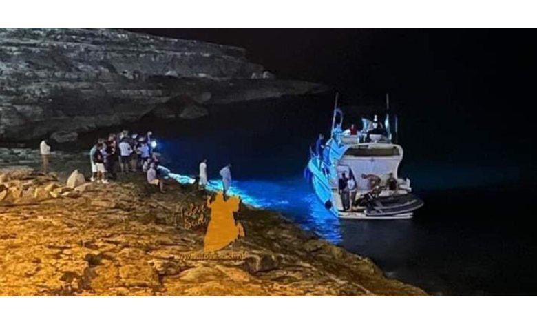 Maltese boat crashes against rocks in Cava d’Aliga: maritime rules not ...