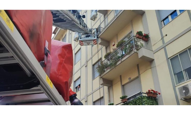 Messina, fiamme in un'abitazione di via Fata Morgana: una donna intossicata