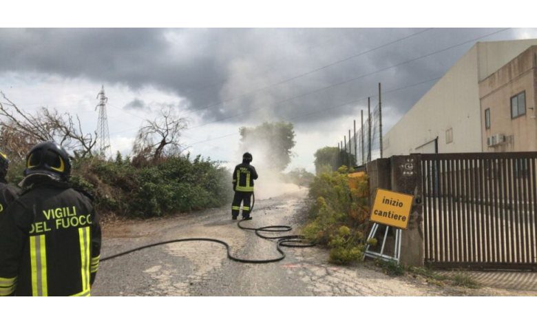 Ragusa, operai tranciano un tubo per errore: fuga di gas nell'area industriale