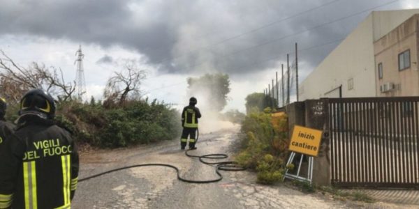 Ragusa, operai tranciano un tubo per errore: fuga di gas nell'area industriale