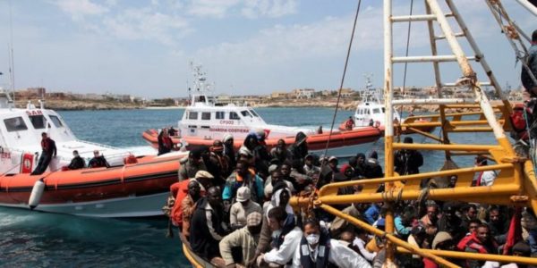 Impennata degli arrivi di migranti, oltre 4 mila in 48 ore: piano del governo per rimpatri rapidi