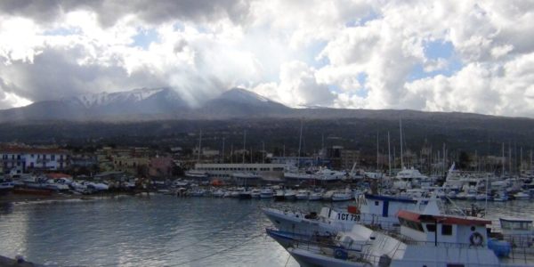 Il cadavere di un uomo di 72 anni trovato nel porto di Riposto