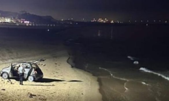 Gela, auto sbanda e finisce sulla spiaggia: due giovani feriti