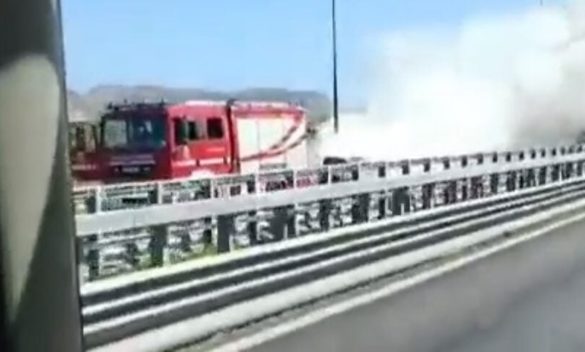 Auto a fuoco dopo lo svincolo di Villabate, traffico rallentato sulla Palermo-Catania