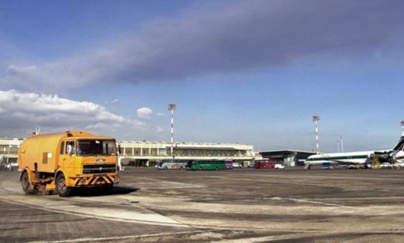 L'Etna in eruzione: chiude l'aeroporto di Catania